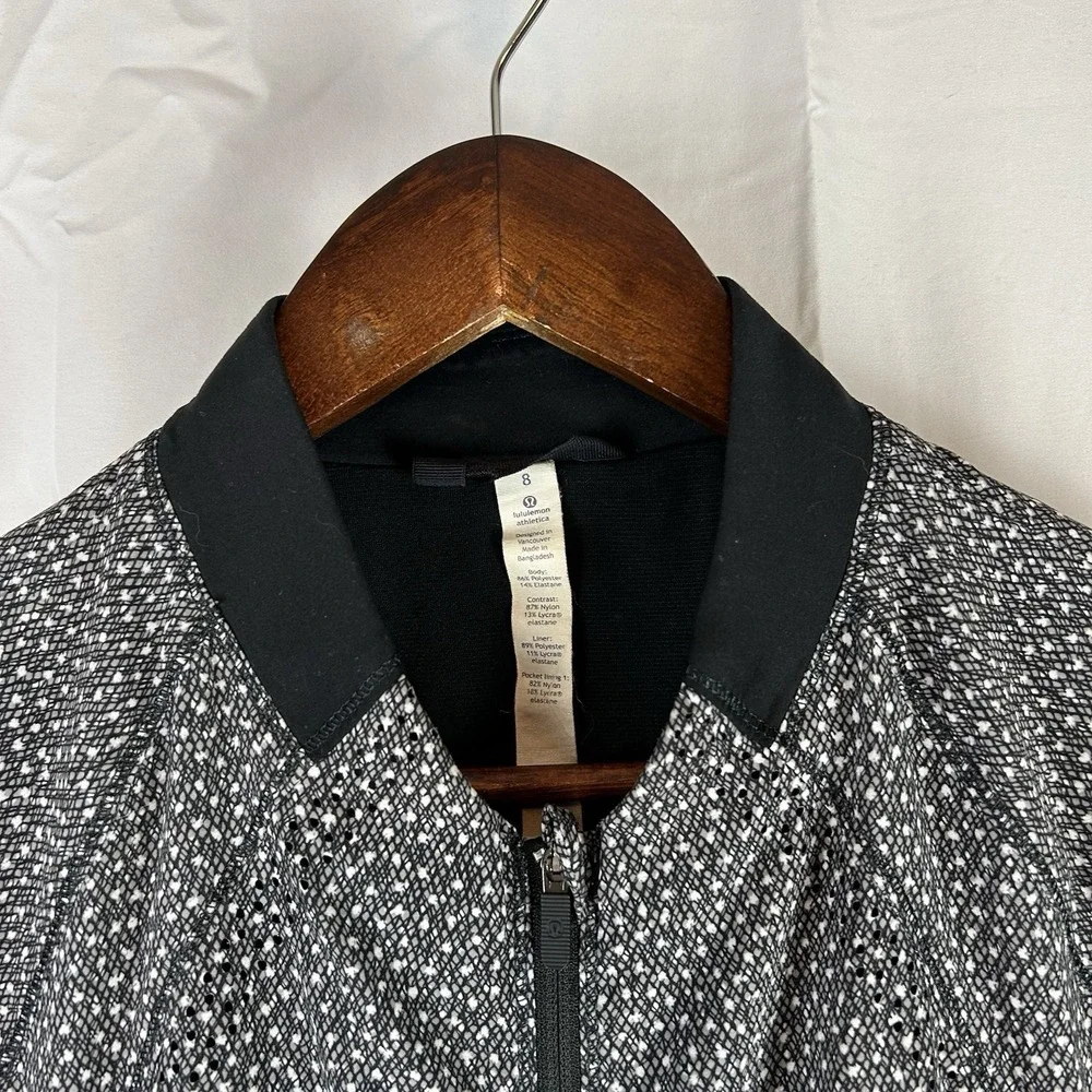 Lululemon Hit It Jacket Women Sz 8 Frozen Fizz White Black Swift Ultra Full Zip‎